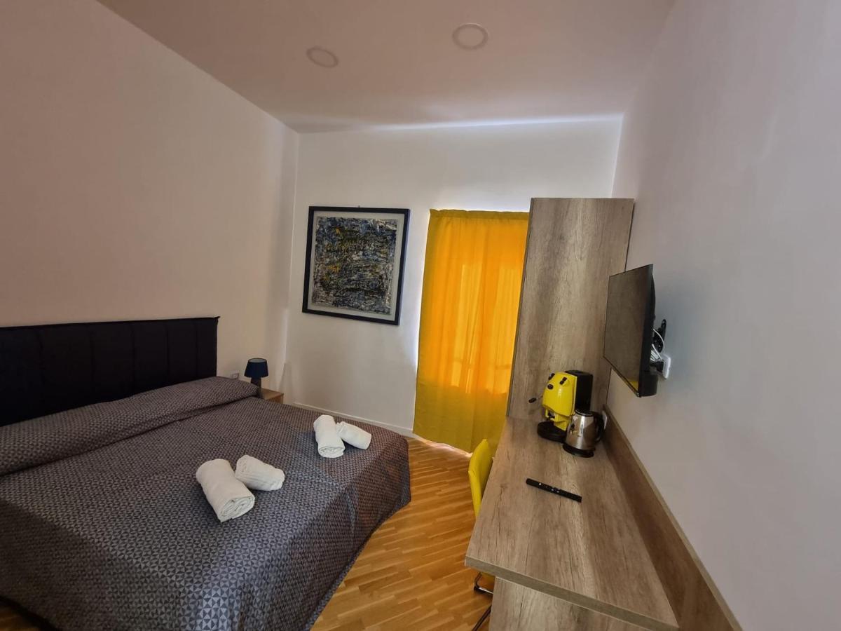 Barbaja Suites In Street Toledo 205 Neapel Exteriör bild